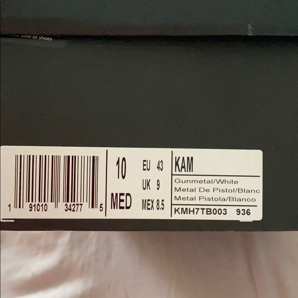 Sneaker - Picture 2 of 6